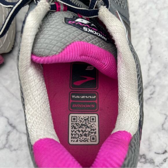 Brooks Ravenna 5 Running Shoes. Size 7.5. In good used condition! - Picture 7 of 9